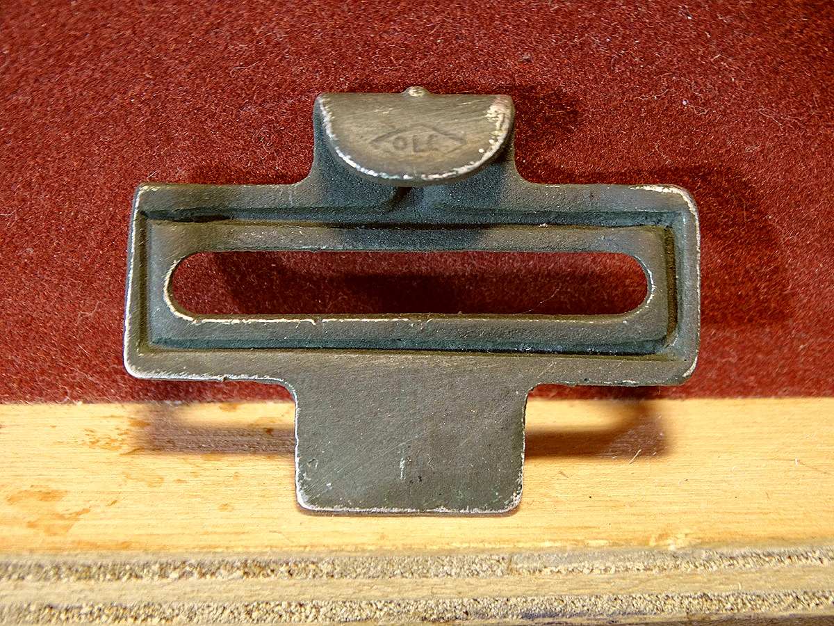 Feldgrauer Gegenhalt / Gegenhaken für Alu Koppelschlösser 3. Reich, olc