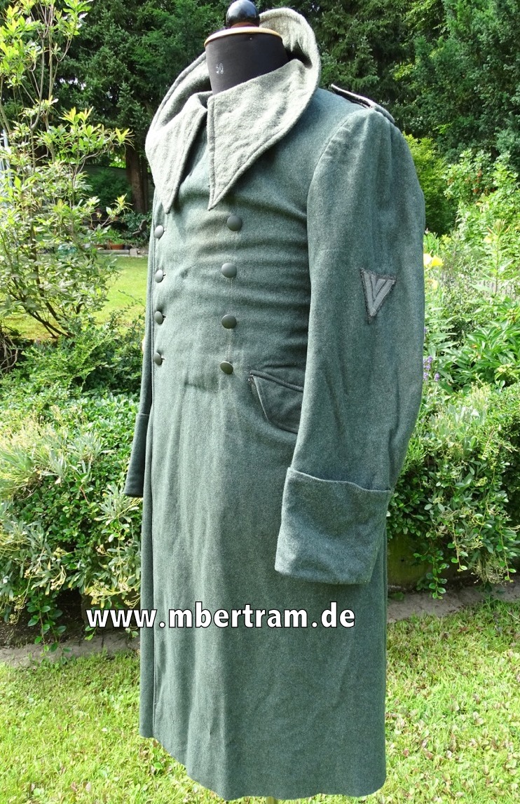 Wehrmacht feldgrauer Mantel Obergefreiter Infanterie mit großem Kragen