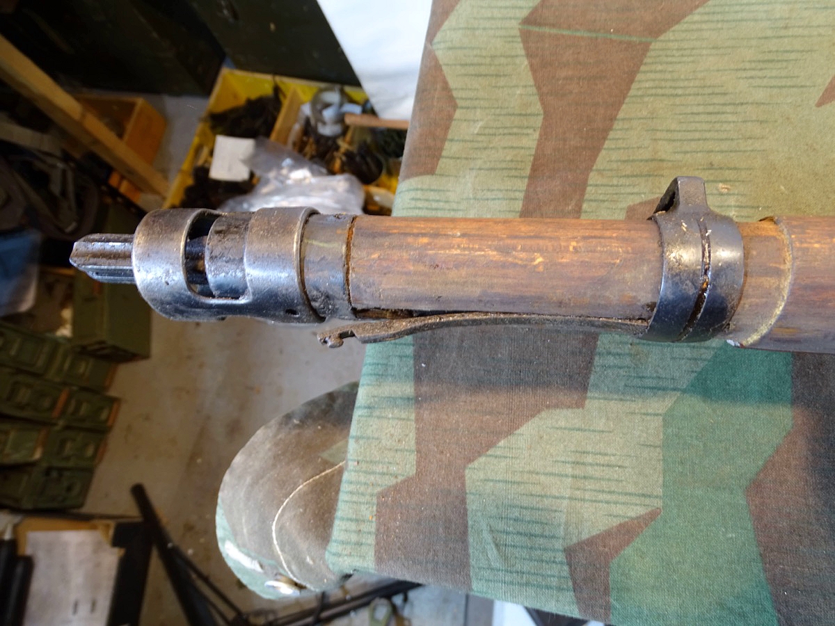 Komplette Schäftung K 98 Wehrmacht, Schichtholz, m. Beschlägen u. Magazinkasten Komplette Schäftung K 98 Wehrmacht, Schichtholz, m. Beschlägen u. Magazinkasten