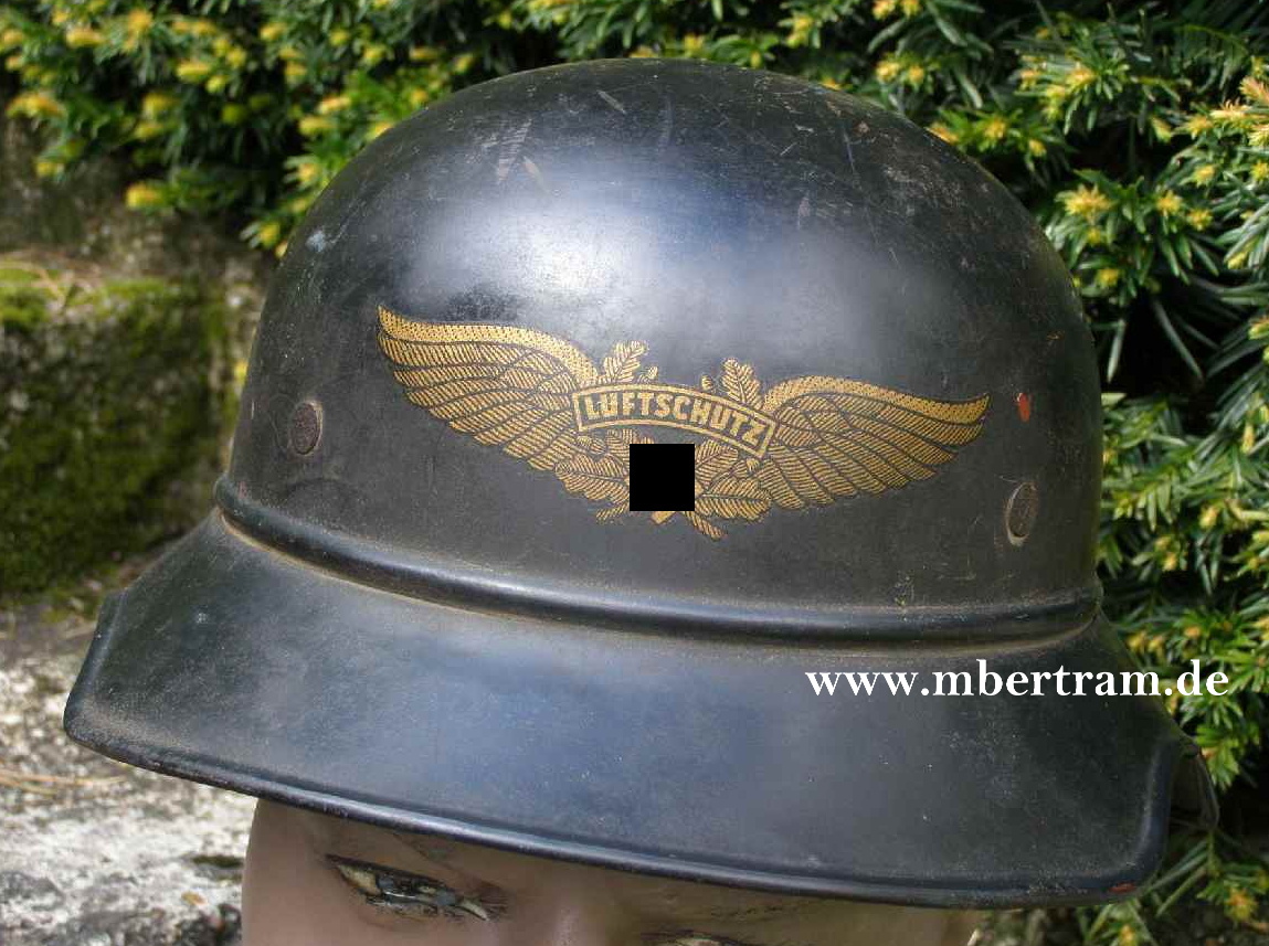 Luftschutzhelm, Gladiatorform mit Originalwappen