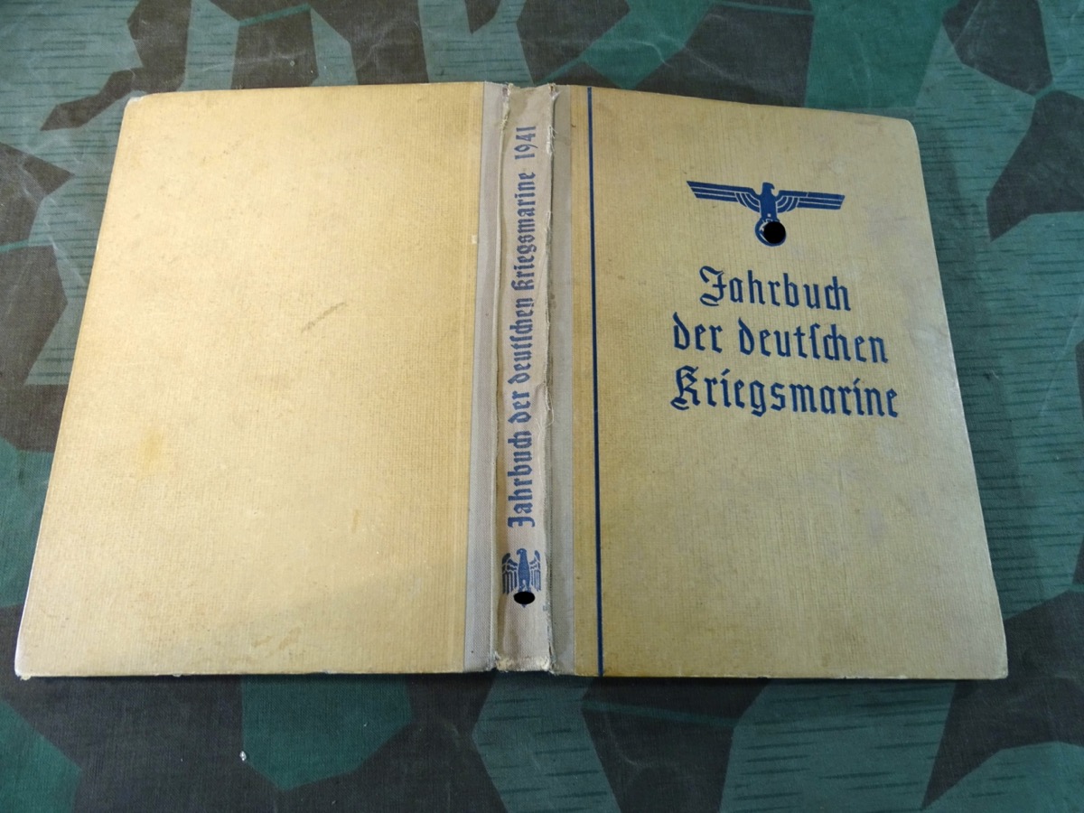 Das Jahrbuch der deutschen Kriegsmarine 1941. 197 S., viele Bilder