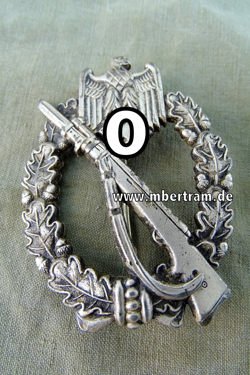 Infanteriesturmabzeichen in Silber, Feinzink, versilbert, Hersteller: " MK"