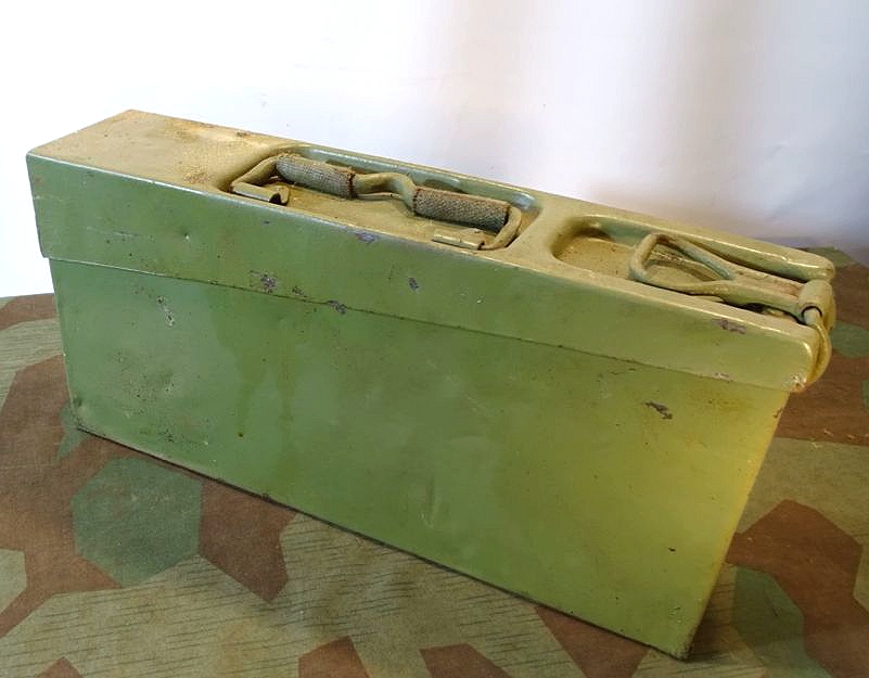 Patronenkasten 15 zum MG 08, deutsch, erster Weltkrieg, hellgrün