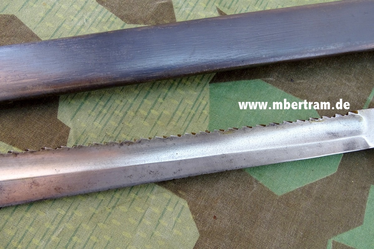 17672-8 1.WK Bajonett Mod. 98/05 a.A., " Alex Coppel Solingen", Sägerücken, Eisenscheide
