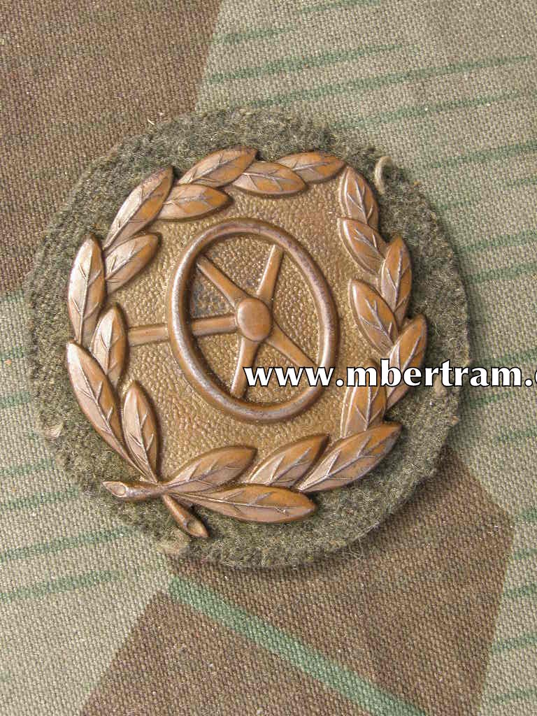 Kraftfahrbewührungsabzeichen in Bronze auf Heeresstoff