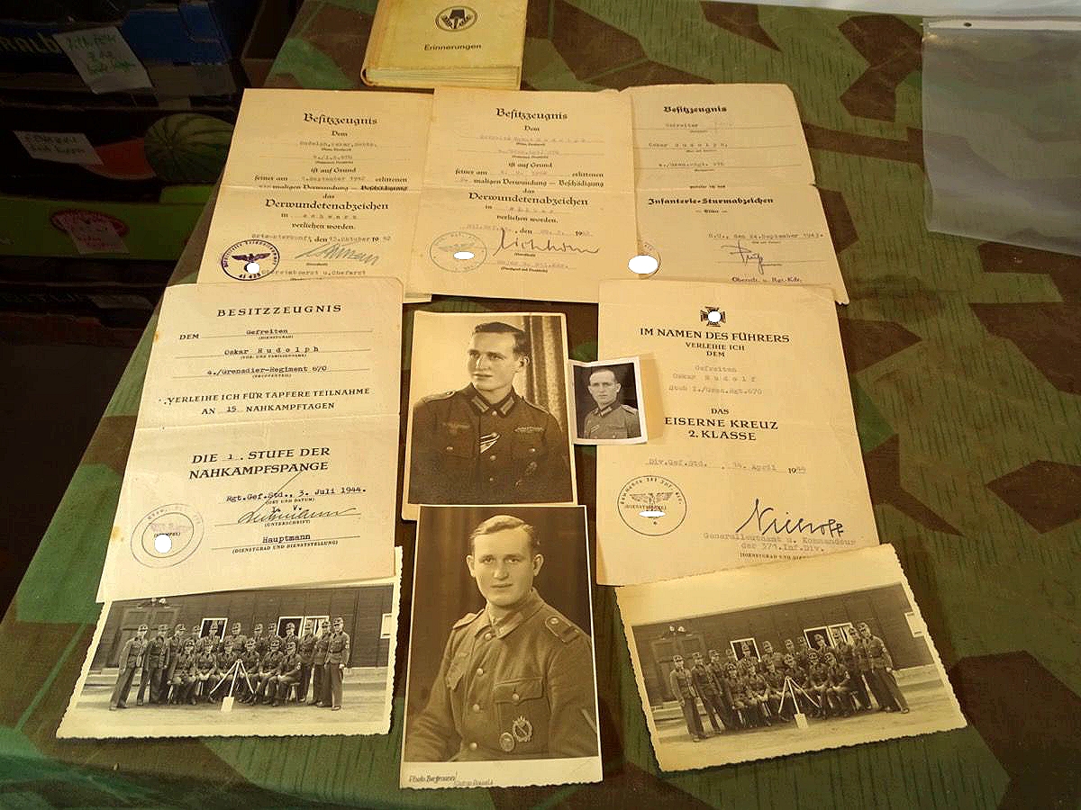 Urkundennachlass: Stammbuchkopie, Fotos " Wachregiment Großdeutschland", EK 2 ISA, Nahkpf Sp.