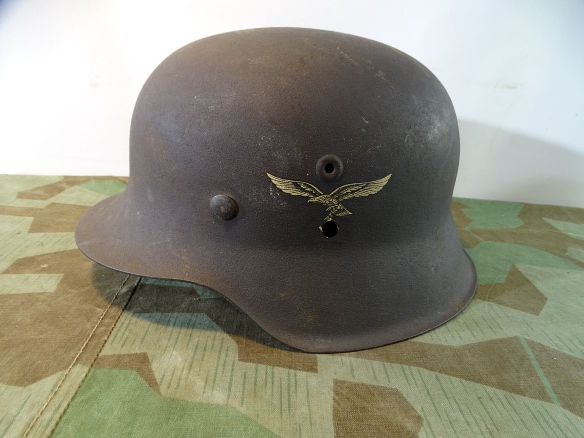 Sehr schöner unbefummelter M40 Stahlhelm der Luftwaffe NS 66 mit einem Emblem. 