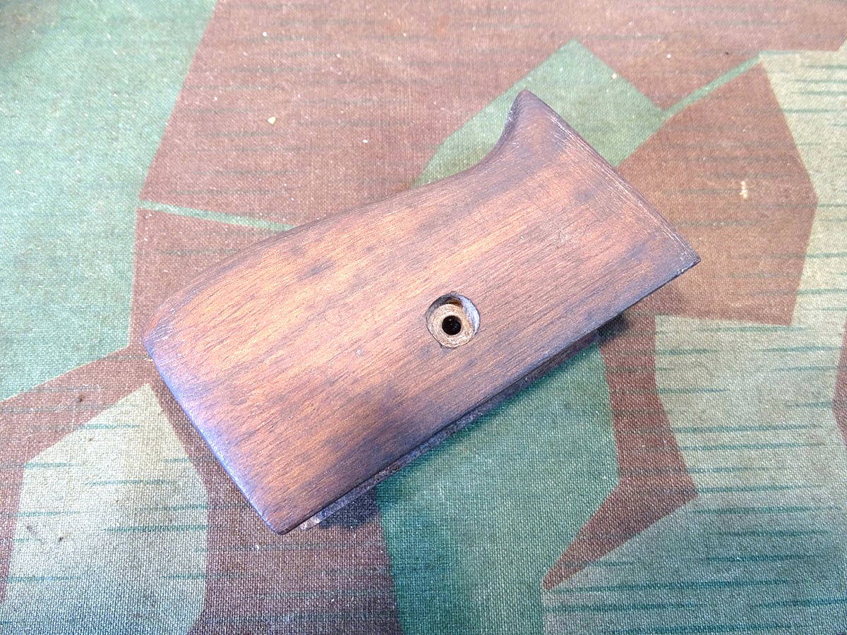 Doppelseitige Holz Griffschale für Mauser C 2 M 24 oder P 27 Pistole