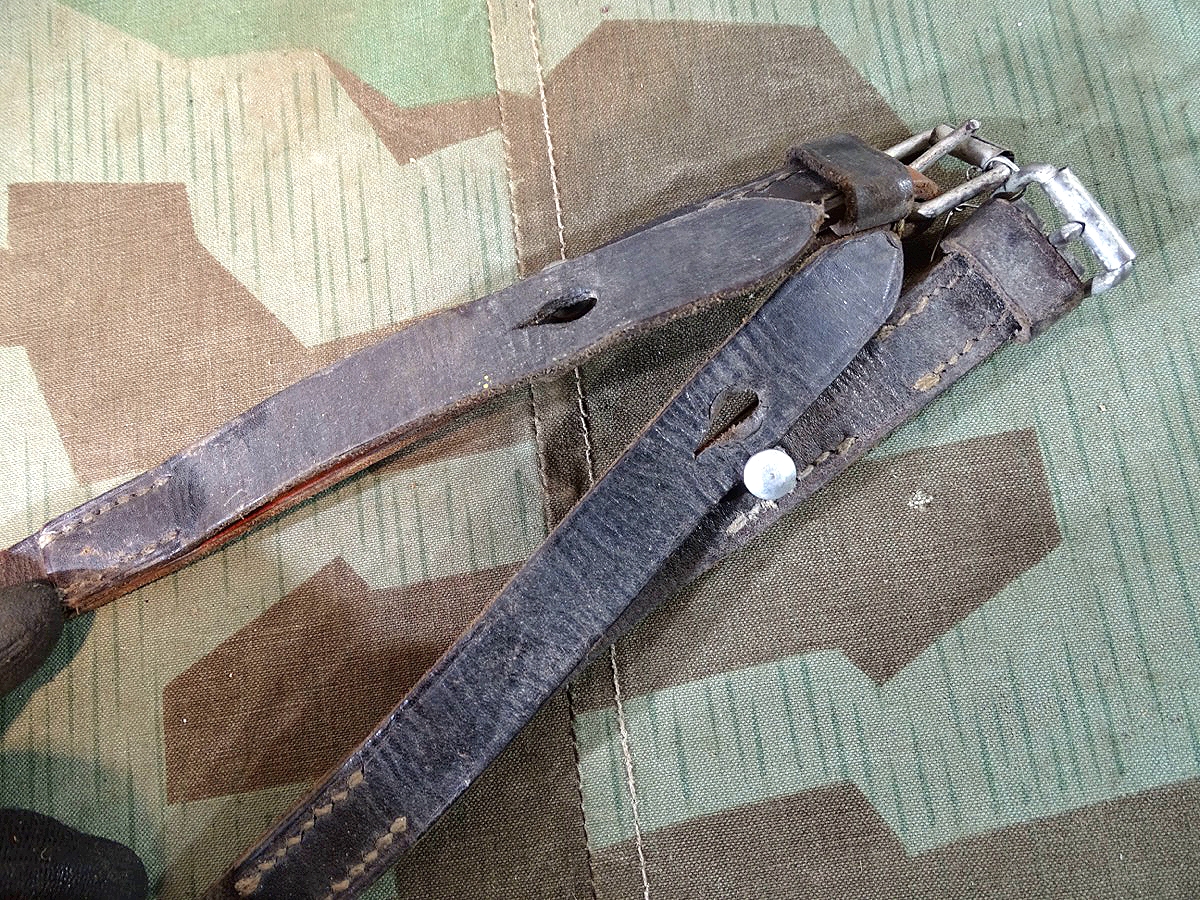 Pärchen schwarze Doppelpackriemen Wehrmacht, Hersteller Code - 1941