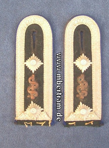Wehrmacht Schulterklappen: Hauptfeldwebel der Sanitäter.