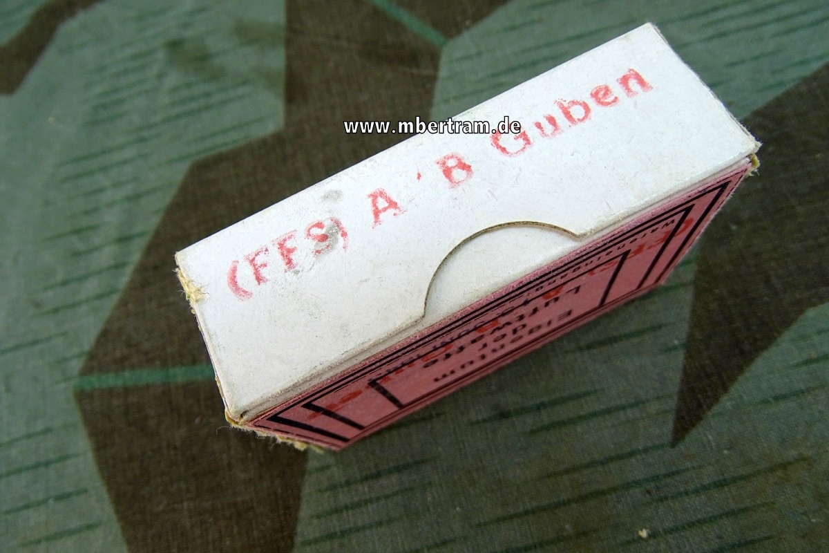 2 Schreibfederhalter mit Federnkarton, " Eigentum der Luftwaffe " ( FFS A/B Guben )