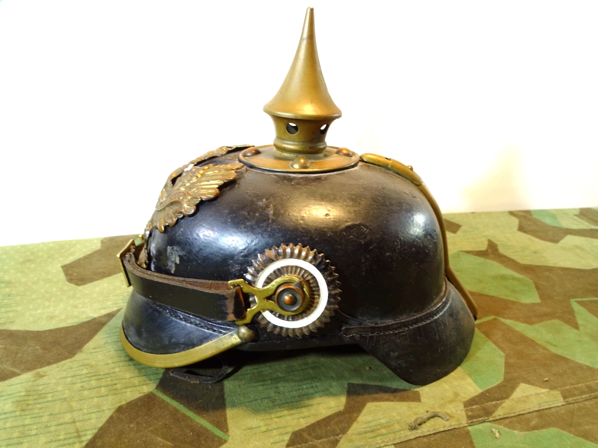 Preußen Pickelhaube für Mannschaften um 1900, kpl. mit allen Messingbeschlägen Preußen Pickelhaube für Mannschaften um 1900, kpl. mit allen Messingbeschlägen