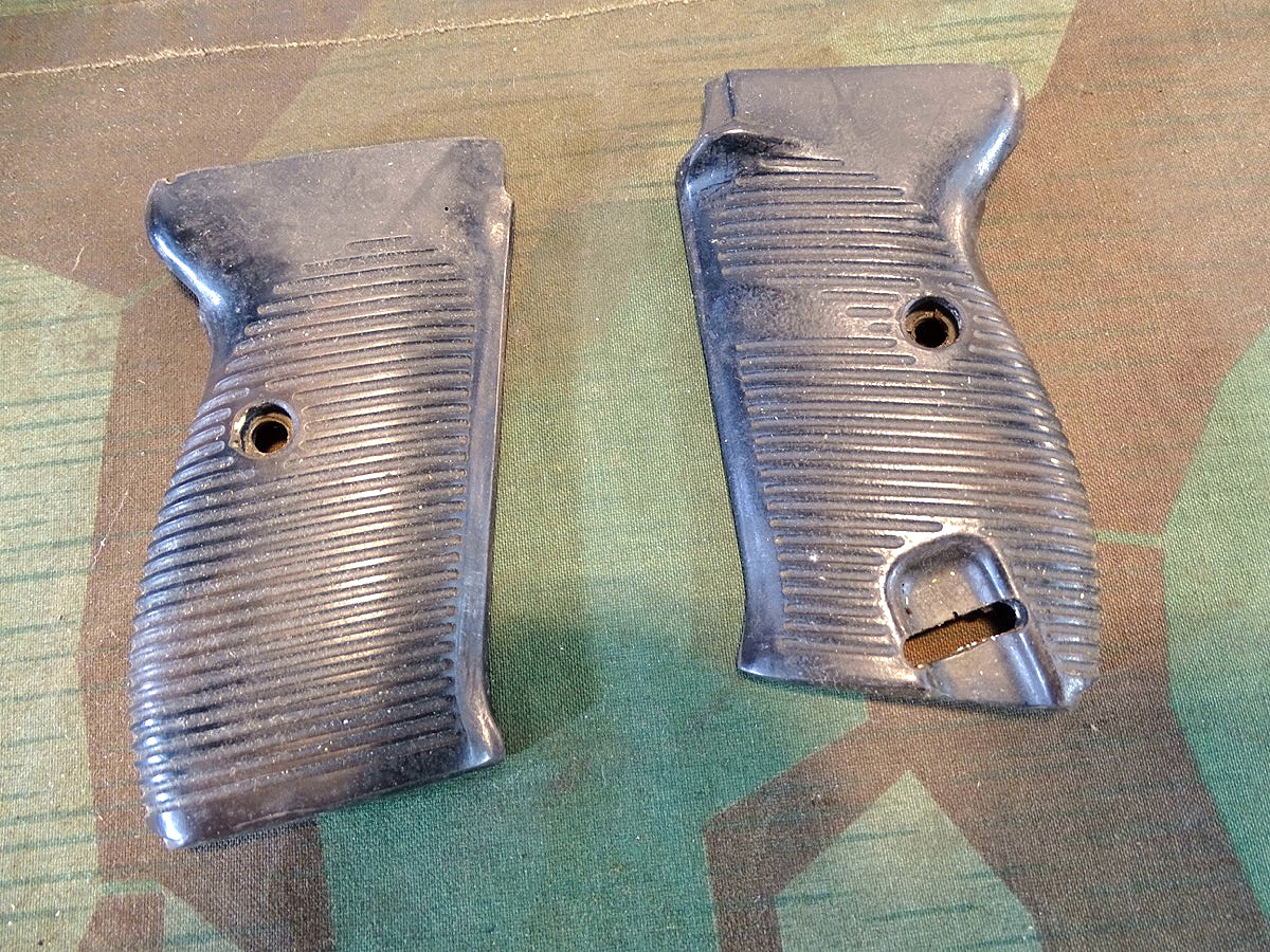 Pärchen Griffschalen für P 38, wahrscheinlich Reproduktion