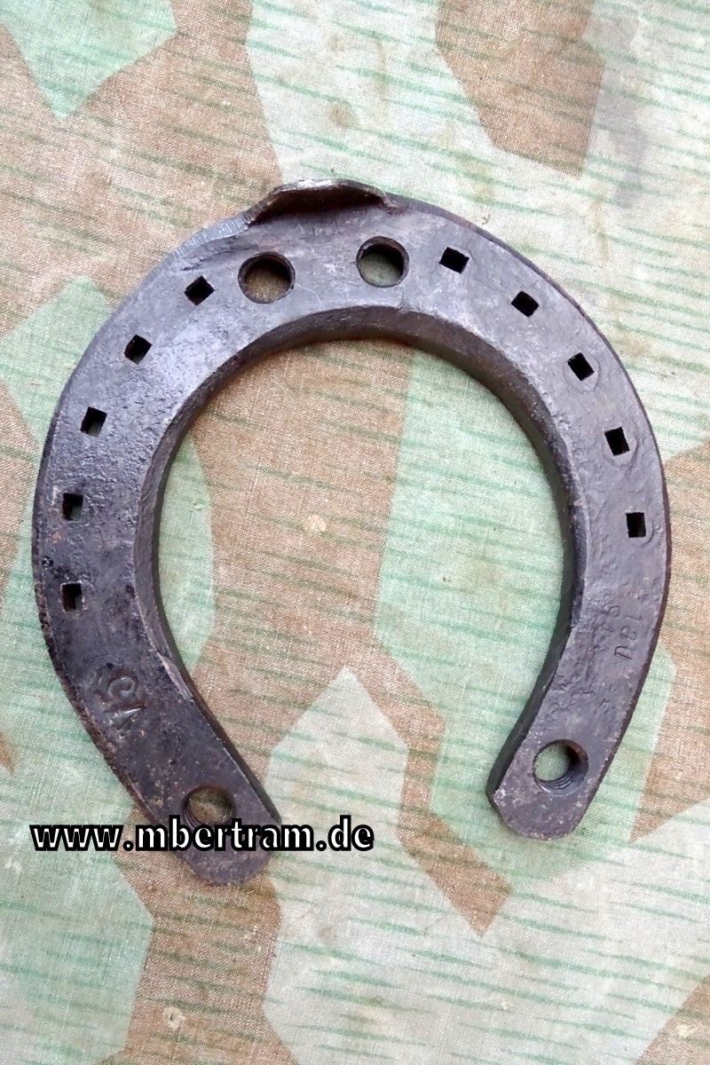 Wehrmacht Kavallerie Hufeisen Gr. V5, Stempel  "Hau 1944"