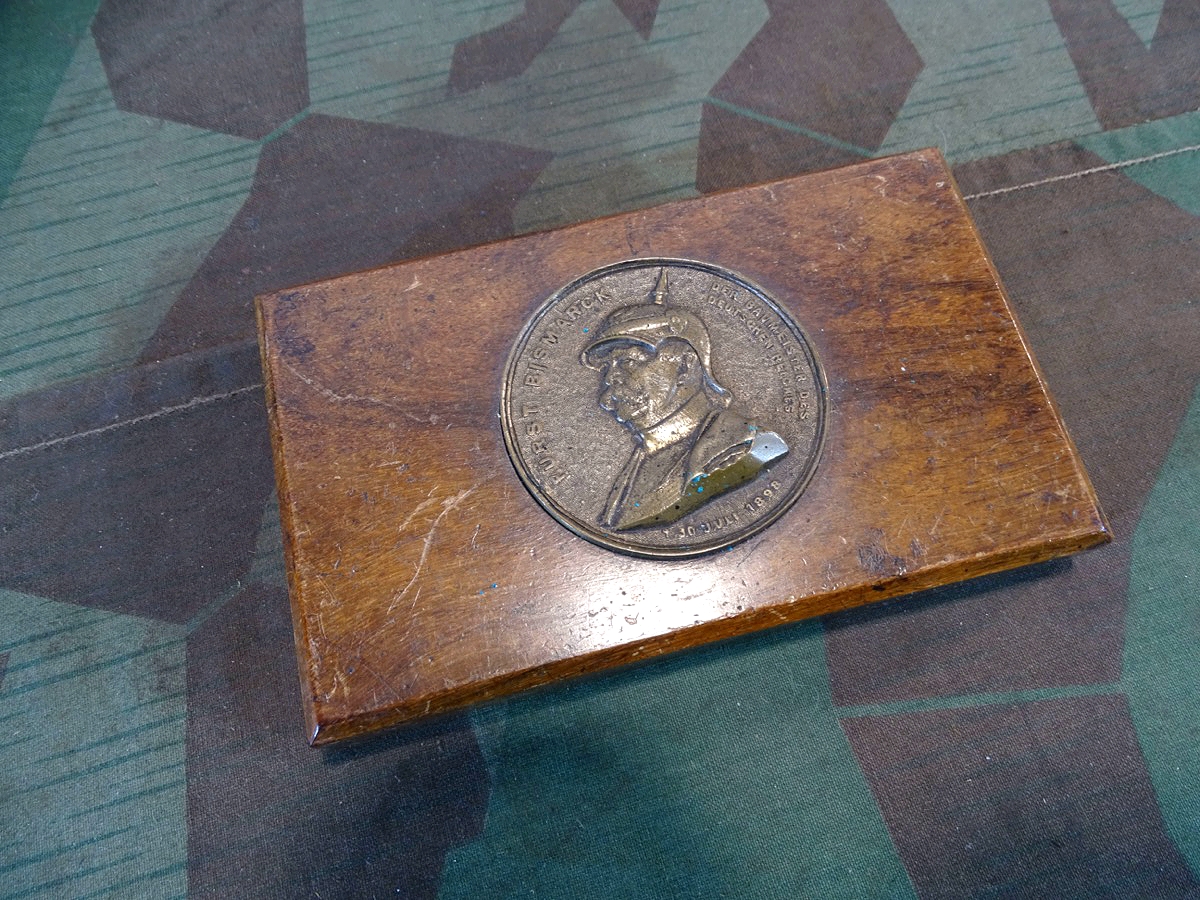 Patriotische Dekoration, Portrait von Fürst Bismarck- der Baumeister des deutschen Reiches. 