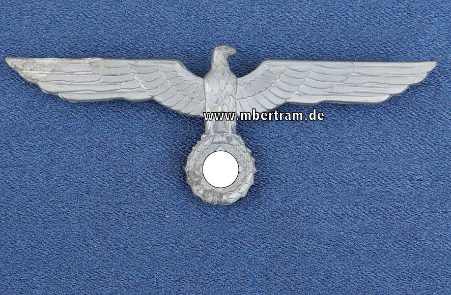 Ein Brustadler Wehrmacht Heer für Offiziere aus Metall für die Sommeruniform