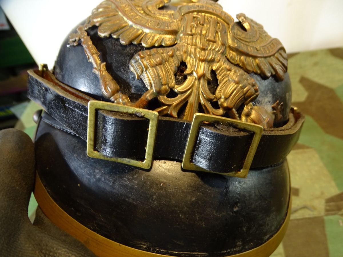 Preußen Pickelhaube für Mannschaften um 1900, kpl. mit allen Messingbeschlägen Preußen Pickelhaube für Mannschaften um 1900, kpl. mit allen Messingbeschlägen