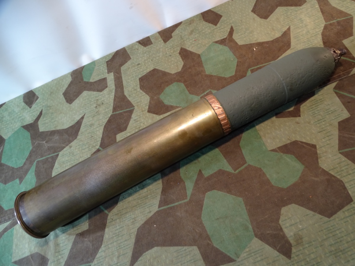 Französisches 75 mm Deko Granate mit Messinghülse, Kupfer Führungsring und Zünder 1917