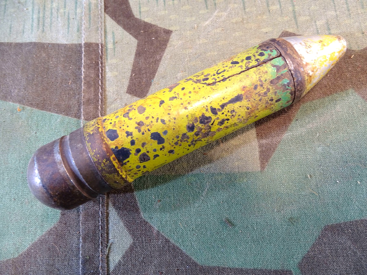 Deko-Geschoss /Patrone MK 103, 30 mm Bordkanone 1944 mit Deko Zünder, Originallack