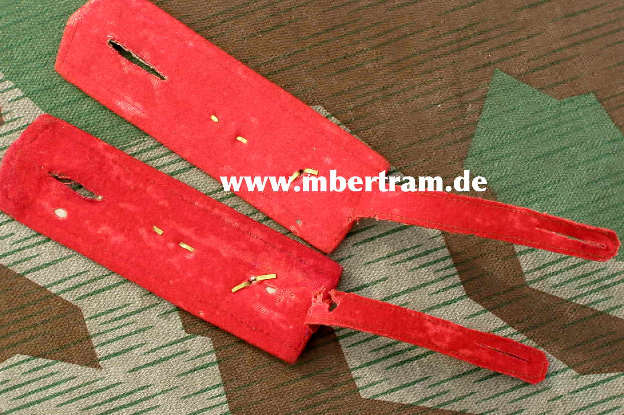 Paar flache Feldachselstücke Modell 1866. Ob.Ltn., Art.Rgt. 3
