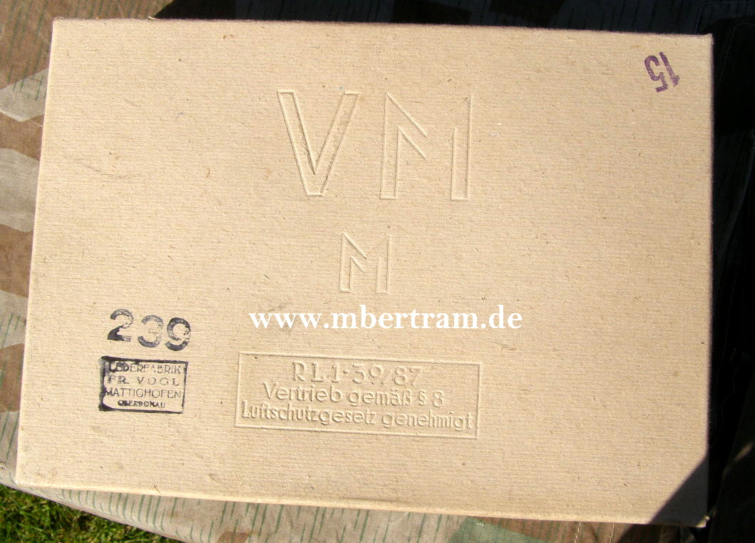 10431-4 Volksgasmaske DM 40 "M", Pappkarton, kpl. Inhalt, Z.1-2