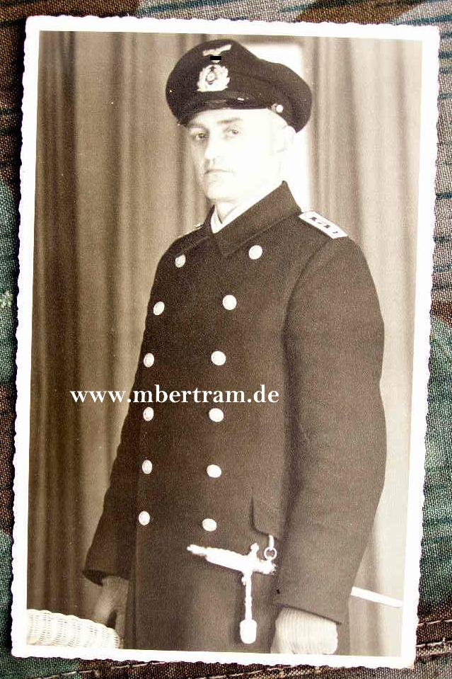 Bootsmann Kriegsmarine mit Offiziersmütze, 1944