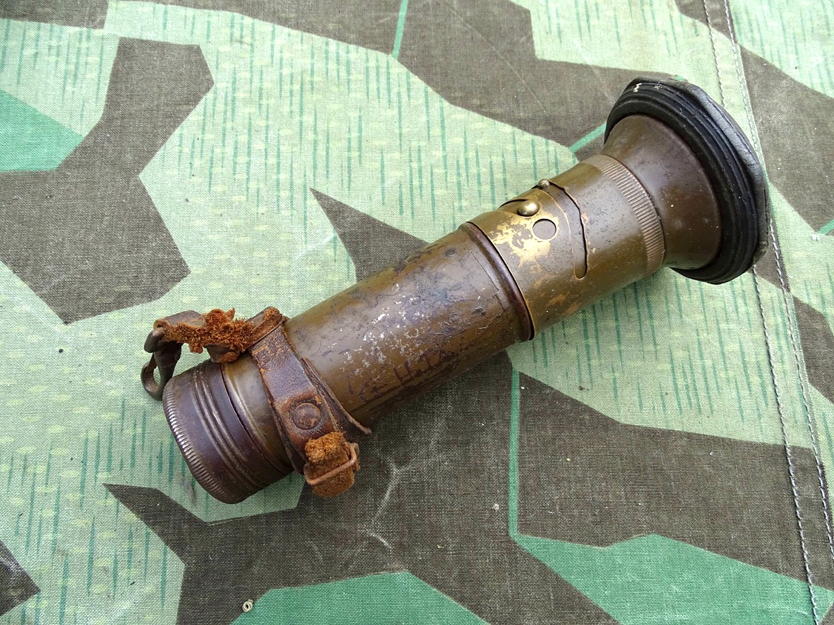 Dienst Stablampe, Pertrix No 524 schöne braungrüne Originallackierung. 