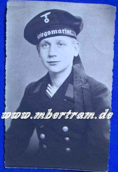 Portraitfoto: Matrose Kriegsmarine, Tellermütze, Kolani