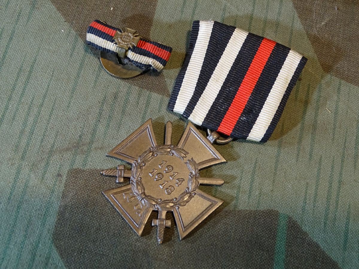 Ehrenkreuz f.Frontkämpfer 14-188, einzel Ordensspange, Hst.: W.K., Knopfschleife u. Miniatur, in Etui