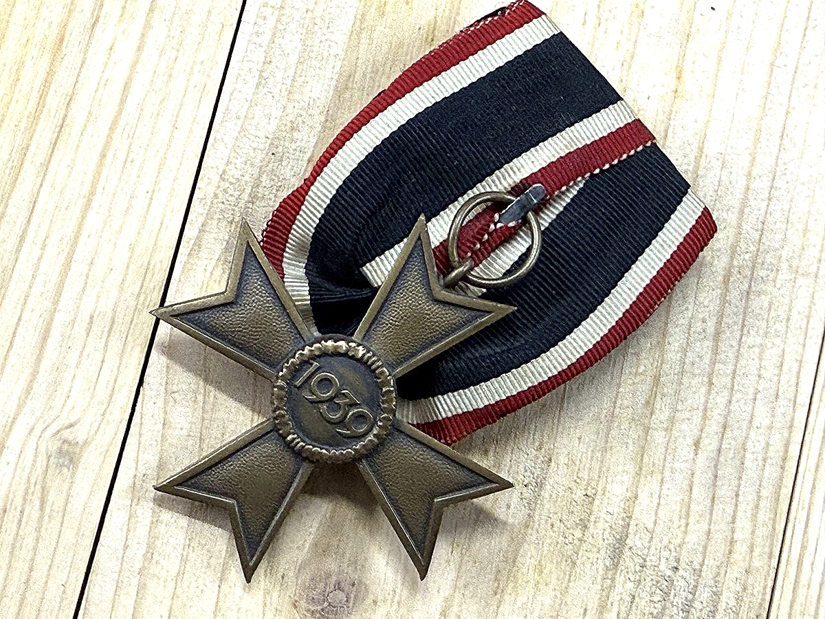 Kriegsverdienstkreuz 2. Klasse ohne Schwerter, Buntmetallausführung an Einzel Ordensspange