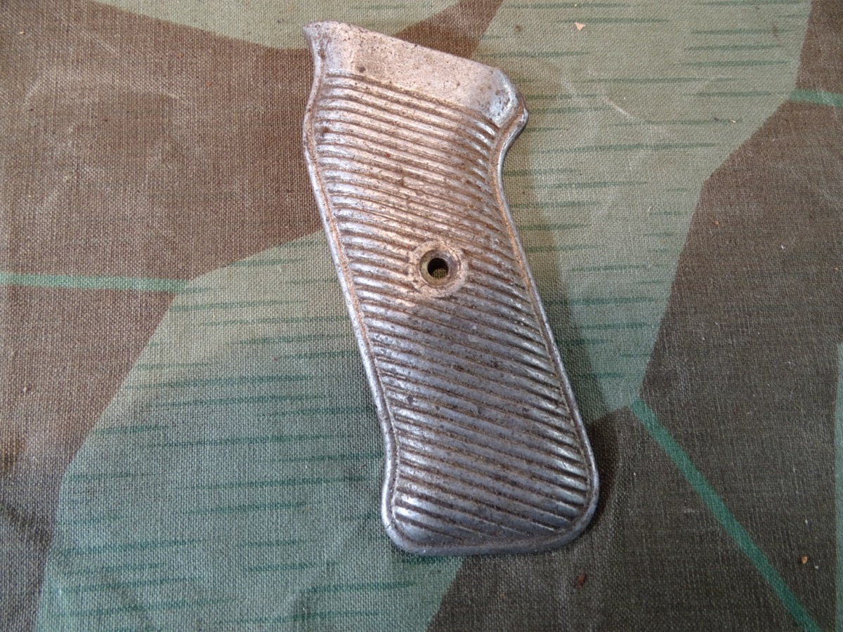 Einzelne Aluminium Griffschale für MP 40, Ersatzfertigung aus Metallguss