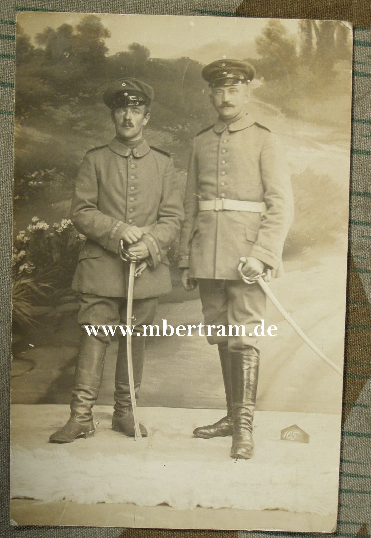 2 Kavalleristen 1. WK feldgrau, Dragoner Säbel M 1844 (Frz.)
