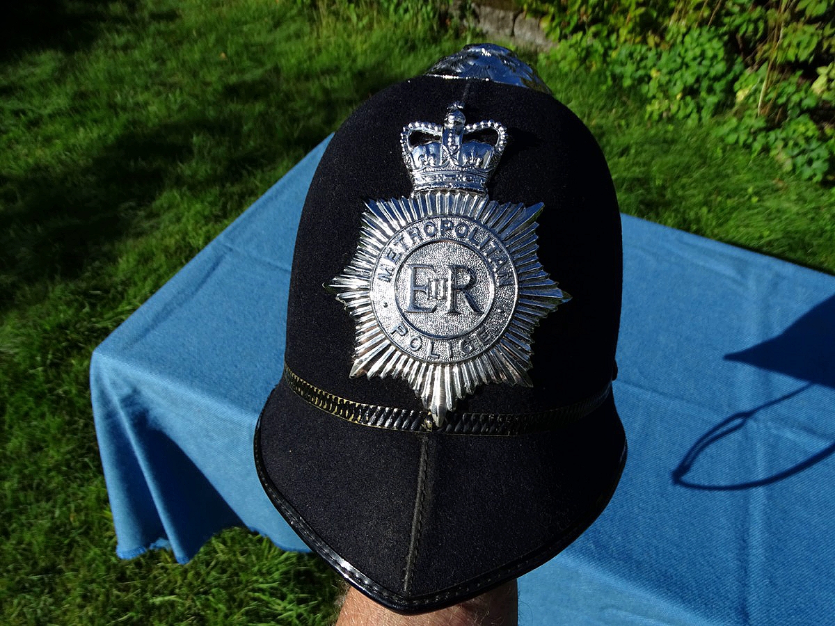 Original Helm eines englischen Polizisten / Bobbys, ca. 50 Jahre alt
