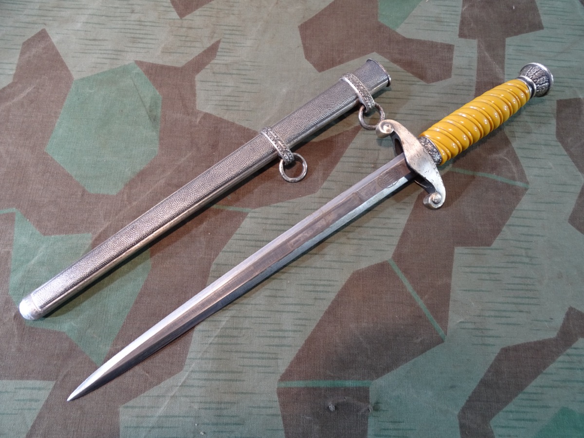 Replik: Wehrmacht Heeres Offiziersdolch, Höller Solingen, alte 70er Jahre Kopie. 