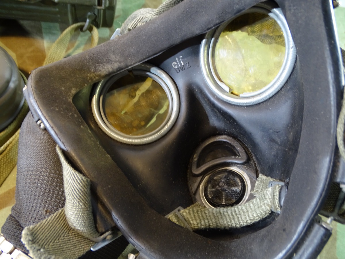 Wehrmachts Gasmaske M 38 mit Dose und Filter