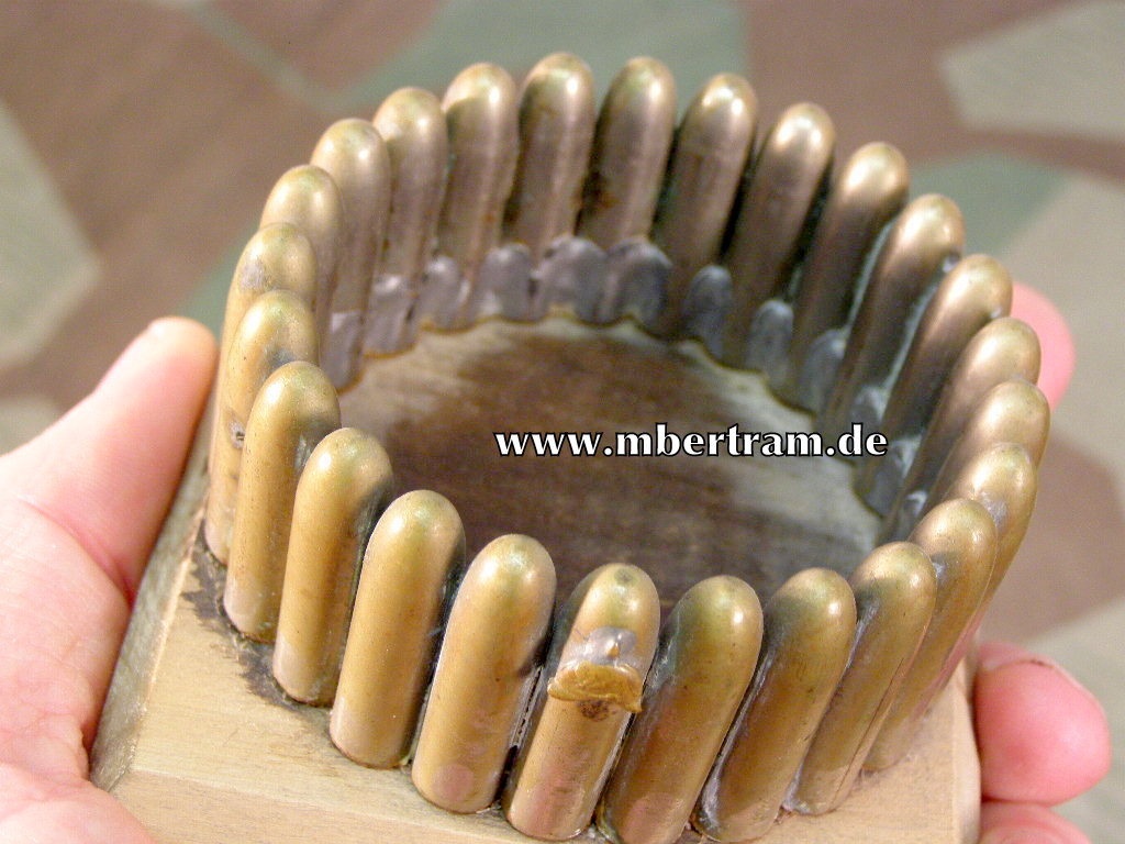 13361-8 Soldatensouvenir 1.WK. : Aschenbecher aus K98 Geschossen