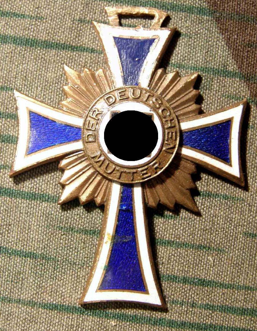 Mutterkreuz in Bronze, o.Band mit repariertem Emaillschaden