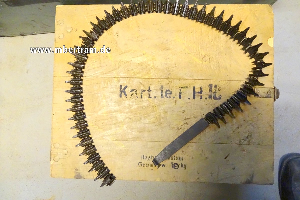 MG 34 Gurtkette 50 Patronen mit fest angebrachtem Einführstück. "993 WaA  1.1940" SELTEN