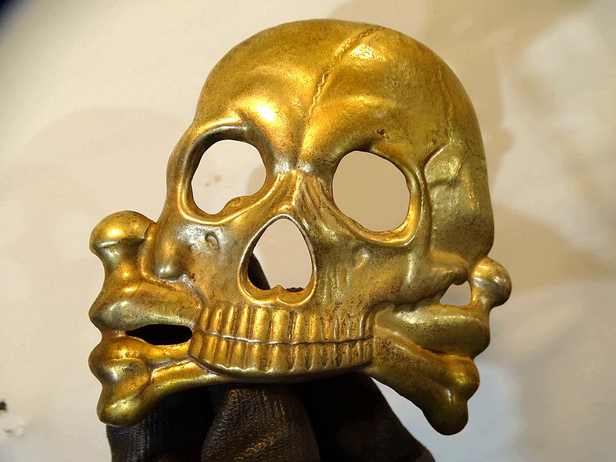 Totenkopf für die Pelzmütze der Leib Husaren Rgt. 1 und 2 um 1910