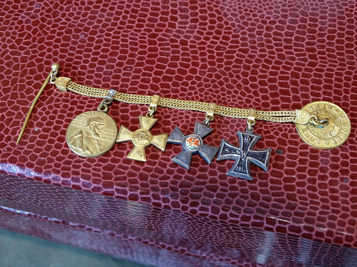 4er Miniaturen Frackkettchen EK 2 1914 roter Adler Orden, 25 J. DA, Centenaer Medaille, Godett