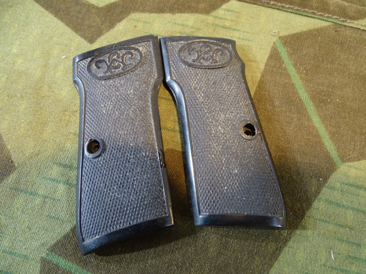 Repro mit Fertigungsfehlern:  Grippanels/ Paar Griffschalen Walther Mod.6 Kal. 9 Para