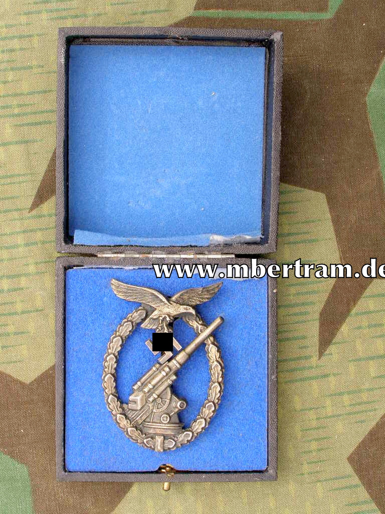 Flakkampfabzeichen der Luftwaffe mit Etui, Junckerstück