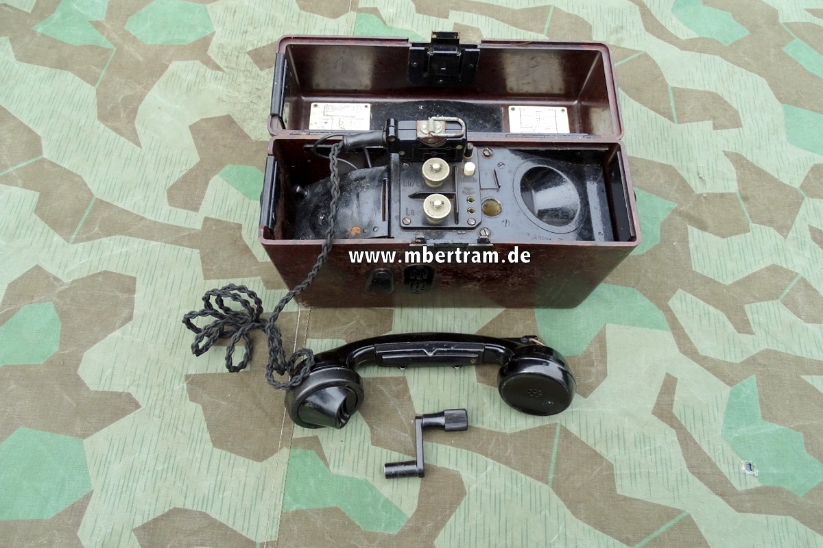 Wehrmachts Feldtelefon, Gehäuse, Hörer und Kurbel von 1941