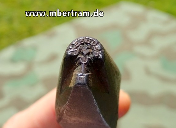 Hersteller Prägestempel der Fa. F. Herder, Solingen " Pik Ass"