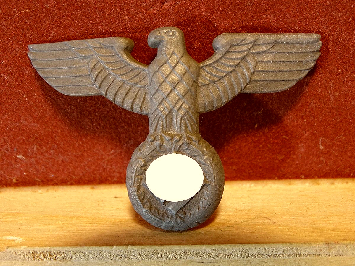 Mützenadler für Parteiorganisationen RZM M 1/58 , ( SA, NSDAP, HJ Führer etc. )Feinzink 1 Splint.