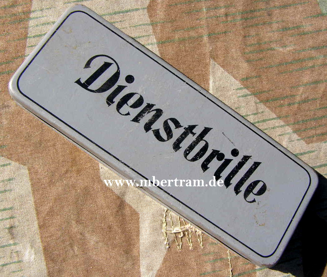 Wehrmacht Dienstbrille in zugehöriger Blechdose