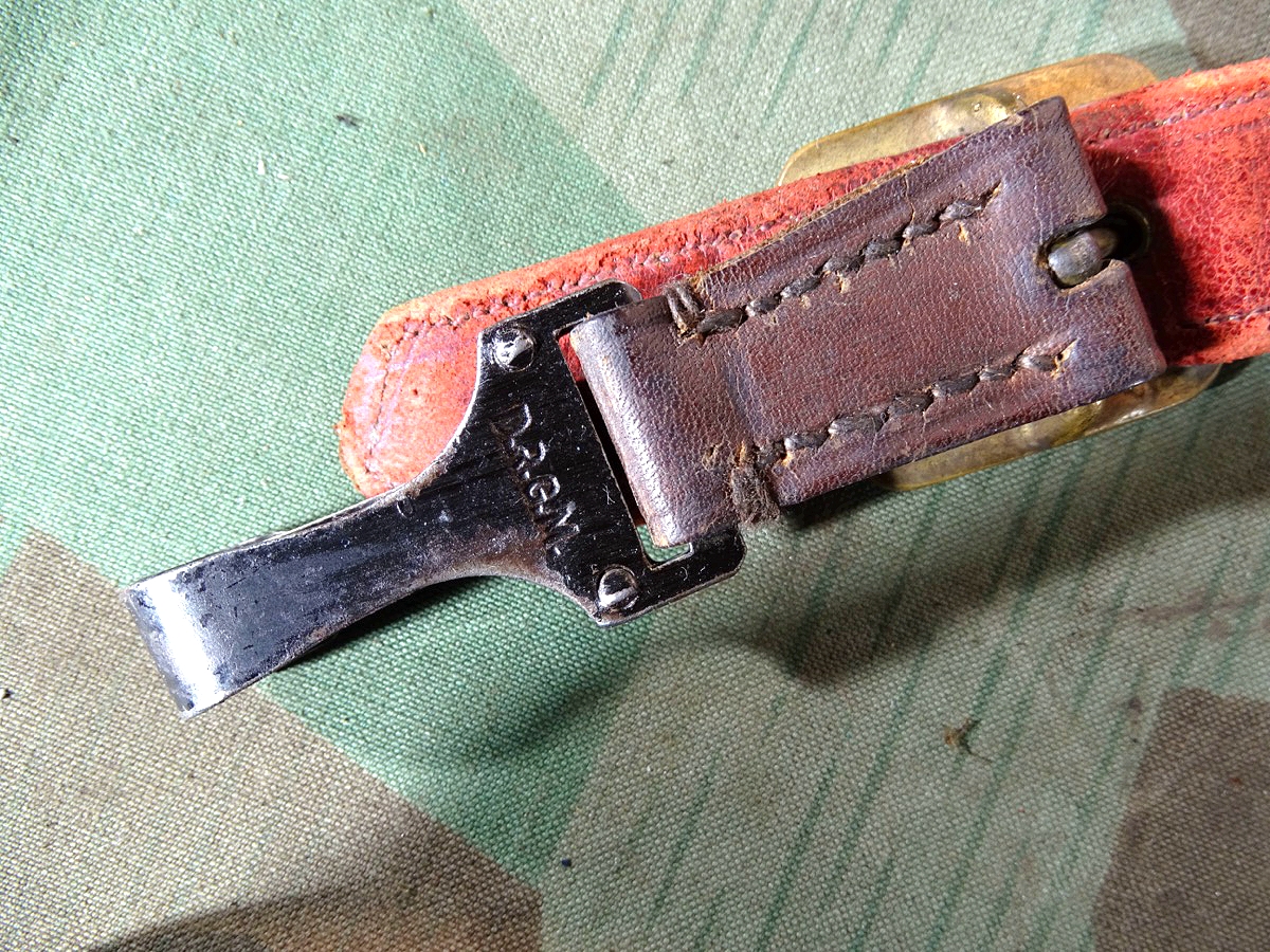 Blankwaffen Gehänge deutsches Kaiserreich, rote Unterlage.