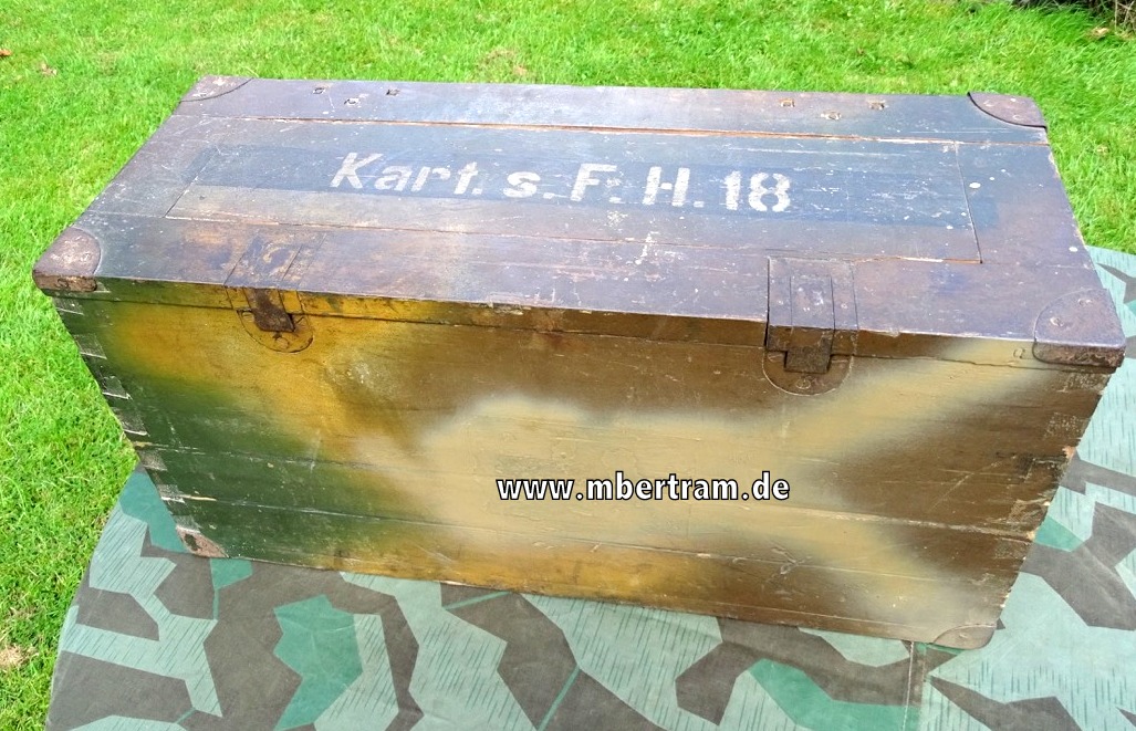 Wehrmachts Munitionskiste für 3 Kartuschen schwere Feldhaubitze 18, tarnfarben