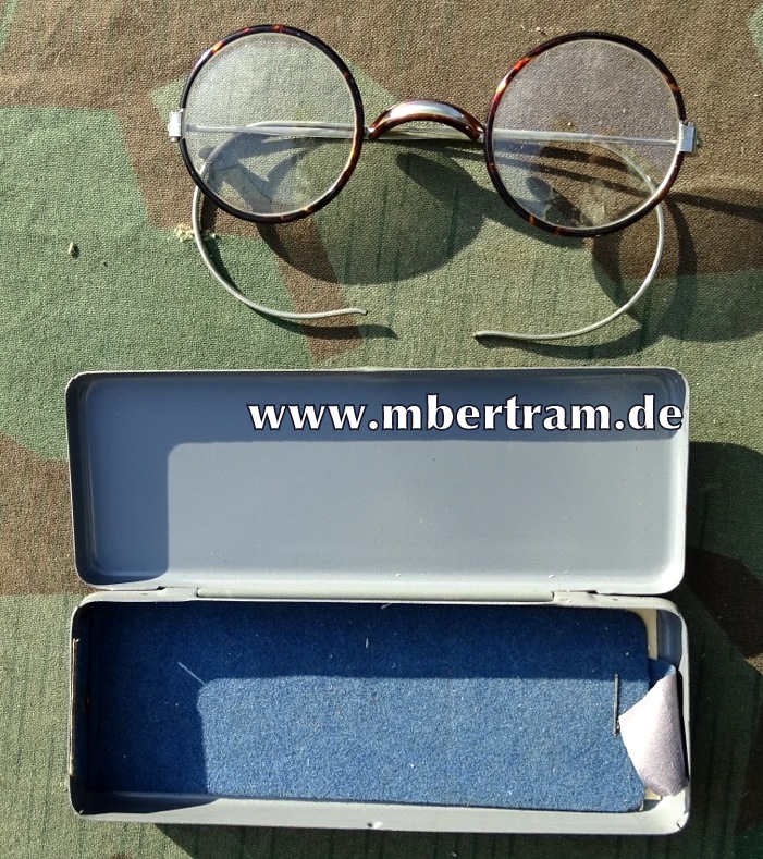Wehrmacht Dienstbrille in zugehöriger Blechdose