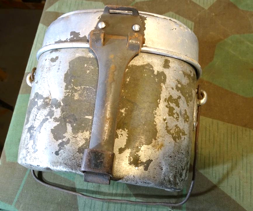 Wehrmacht Kochgeschirr, Komplett  von 1940. Deckel  ESB 40( Sommerfeld Berlin ) , Unterteil A.W.G 40